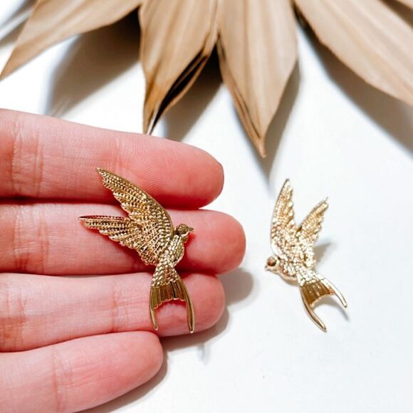 Gold bird stud earrings A159 - Picture 5 of 5